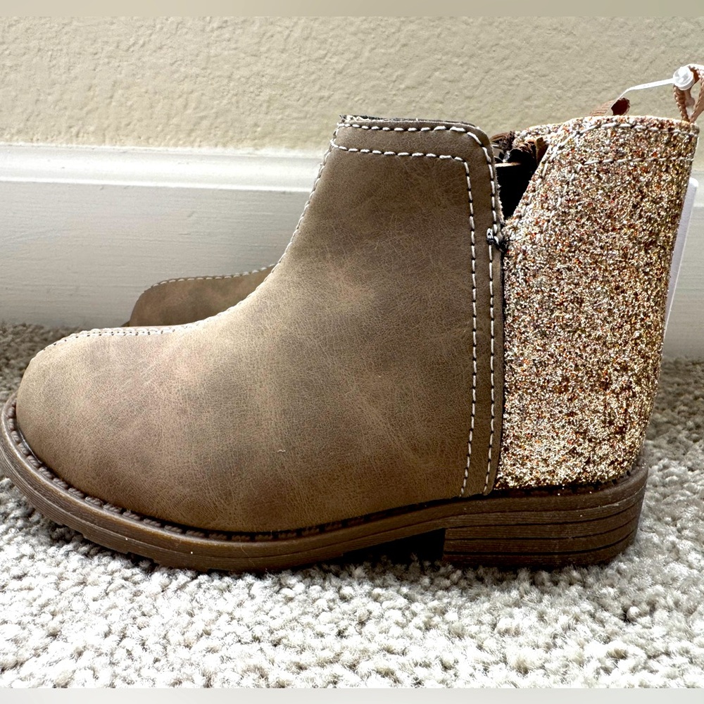 Carter's Liana Toddler Girls' Short Glitter Accented Boots. Size 9. New.